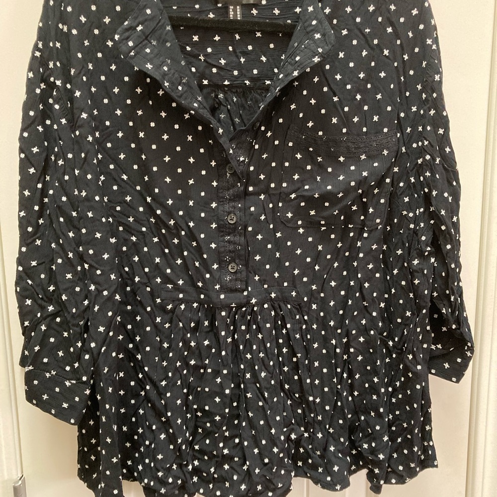 Love & Legend Black & White Blouse Button Up Skull & Clover Lace Detail Size 20
